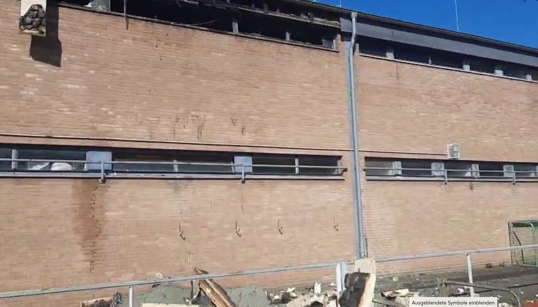 BRAND in Ellers Umkleidetrakt - Bezirkssportanlage bis mindestens Dienstag komplett gesperrt !