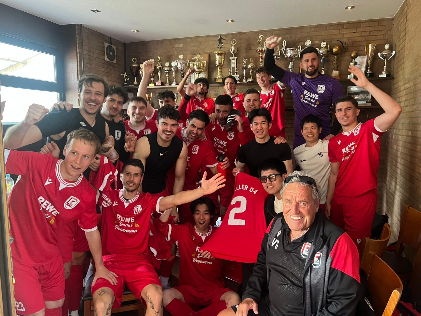 Die Sensation ist perfekt! Die TSV Eller 04 ist vorzeitig Meister und Aufsteiger in die Landesliga !